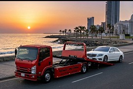 سطحة حمراء في أبحر الشمالية وقت الغروب، خدمة سحب سيارات هيدروليك في ذهبان ودرة العروس، نقل سيارات فارهة بأمان 24 ساعة، أسرع سطحة شمال جدة.