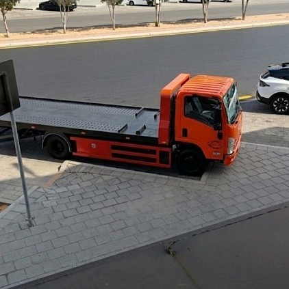 سطحة هيدروليك حديثة في حي طيبة والرحيلي بجدة متواجدة على مدار 24 ساعة لنقل وسحب السيارات المعطلة والفارهة