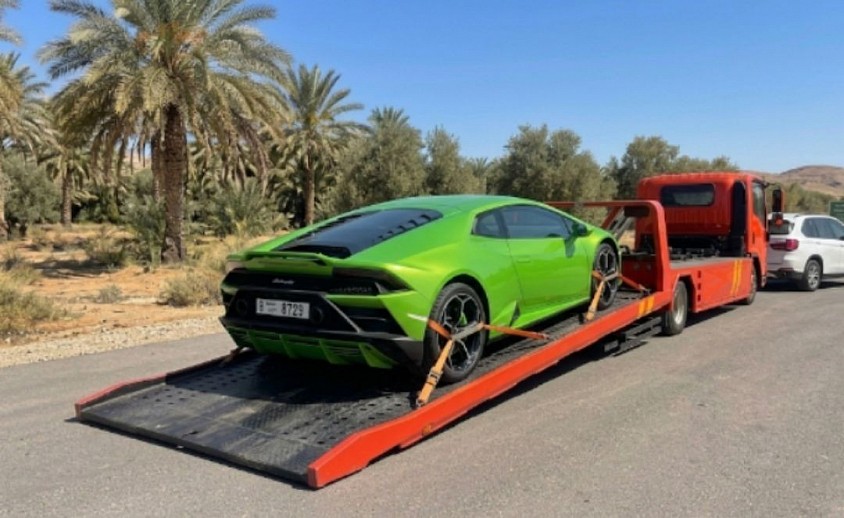 متخصصون في نقل السيارات الرياضية والفاخرة بجدة. نضمن لك تثبيتاً مثالياً وحماية شاملة طوال الطريق باستخدام أحدث سطحات الهيدروليك. اتصل بنا الآن