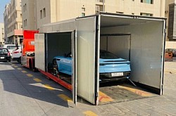 أفضل خدمة سطحة جدة  مغطاه للسيارات الرياضية والفارهة. نوفر شاحنات نقل مغلقة بالكامل في جدة لضمان أقصى درجات الأمان والخصوصية لسيارتك أثناء النقل