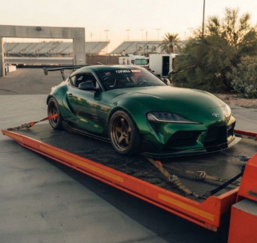Professional hydraulic flatbed towing service for sports cars in Jeddah. Safe and reliable vehicle transport
